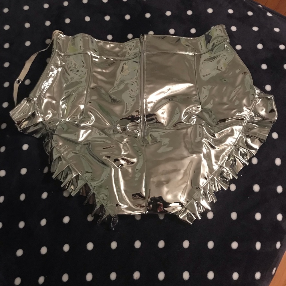 New with tags Char Workroom silver metallic high-cut cheeky short - Picture 2 of 4